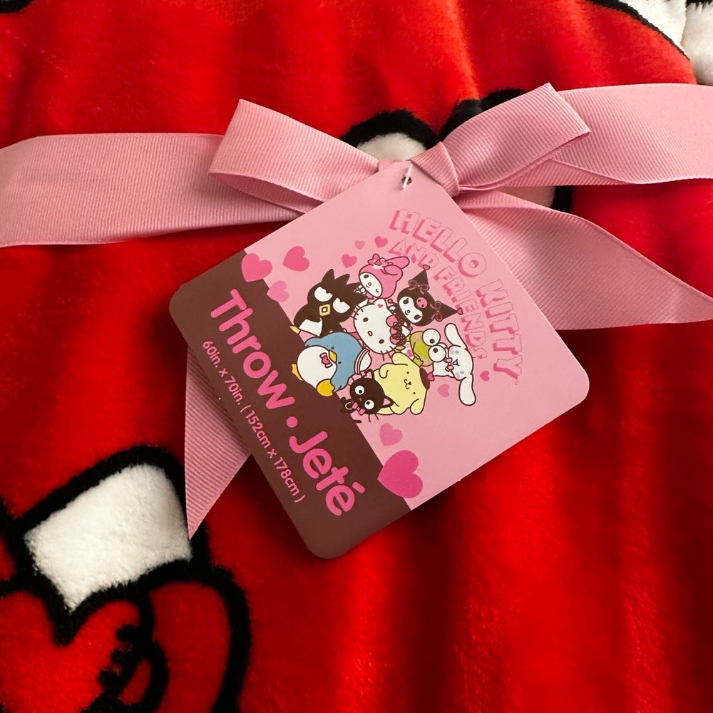 NEW Hello Kitty Throw - Picture 2 of 3